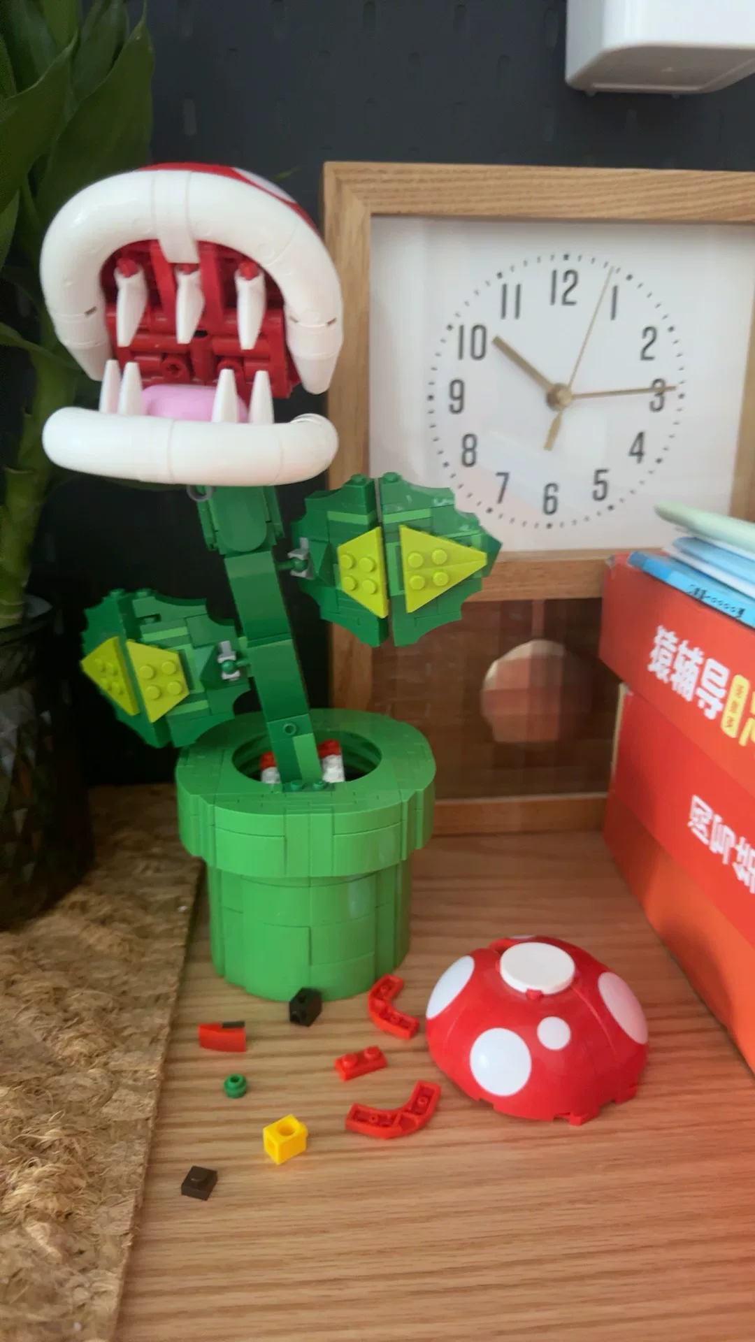 Original image for frozen reference 16 of LEGO Piranha Plant